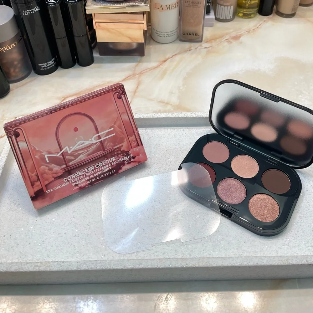 MAC ~ ‘EMBEDDED IN BURGUNDY’ ~ Connect In Colour Eye Shadow Palette ~ FS ~ NIB